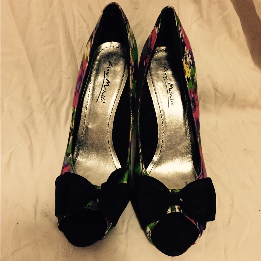 Anne Michelle multicolored peep toe heels with bow